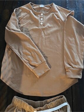 WIHOLL Women’s 2 Piece Lounge Set Size M Camel Tan Henley Top Jogger Pants